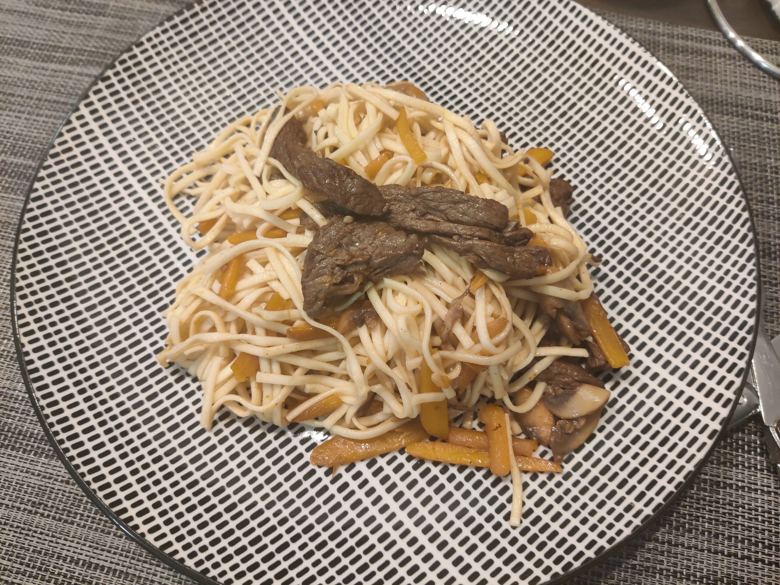 Boeuf Nouilles Sautées Champignons
