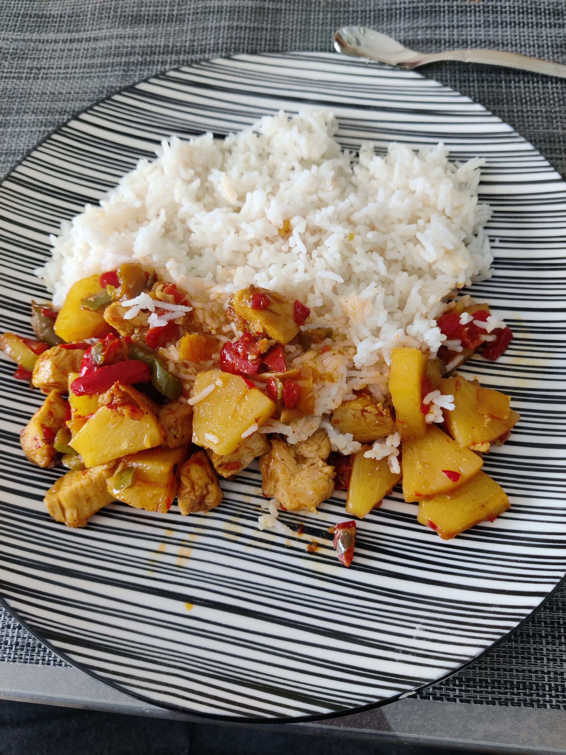 Poulet sauté à l’Ananas