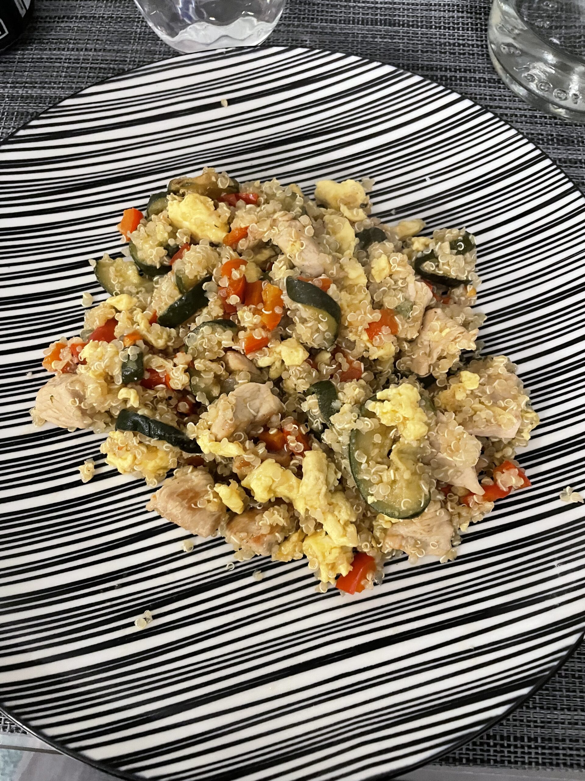Quinoa Sauté au Poulet & Légumes Sauce Soja