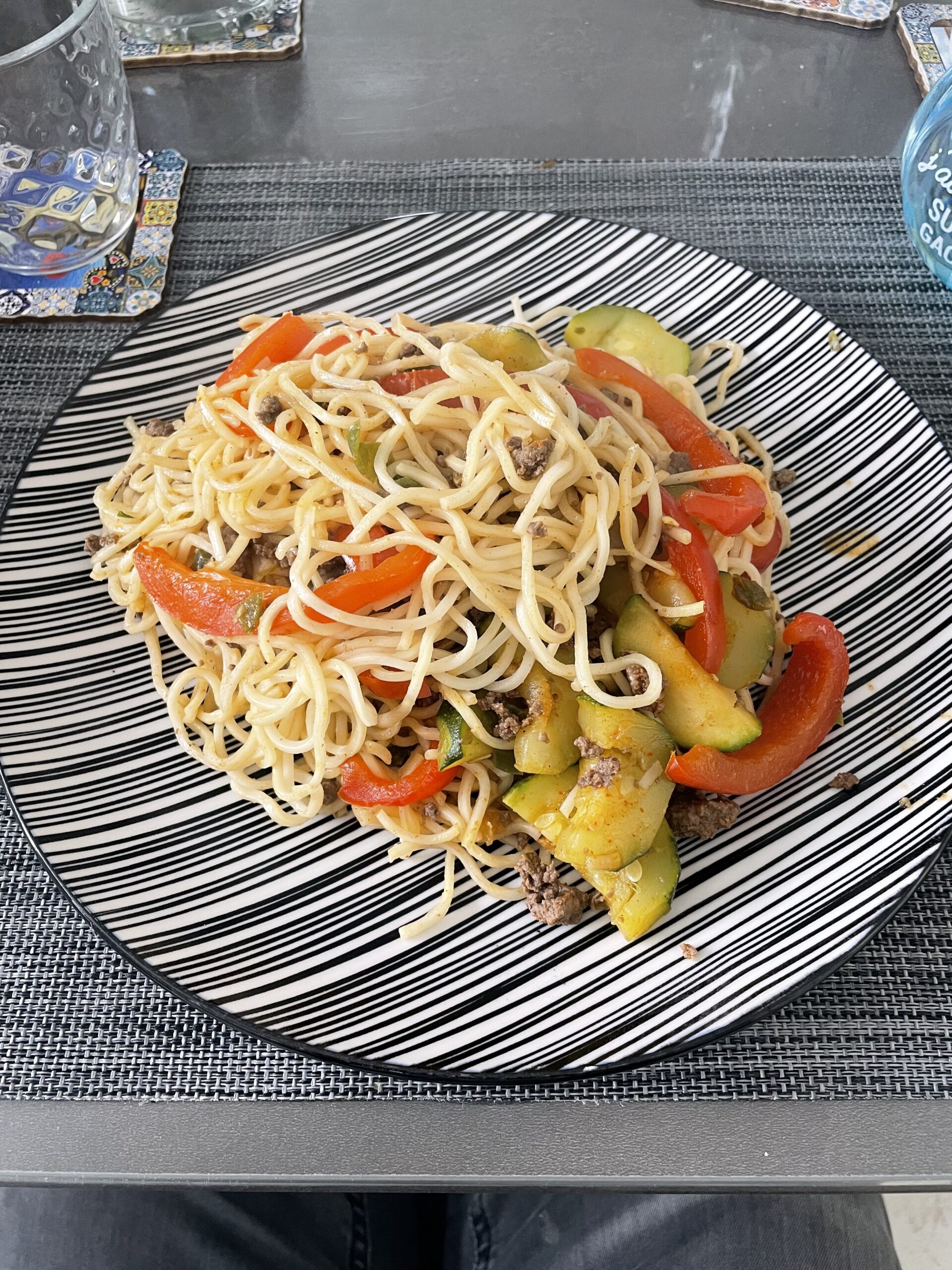 Wok de nouilles aux légumes sautés & au boeuf